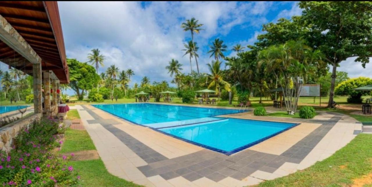 River View Banquet & Resort Ваддува Екстер'єр фото