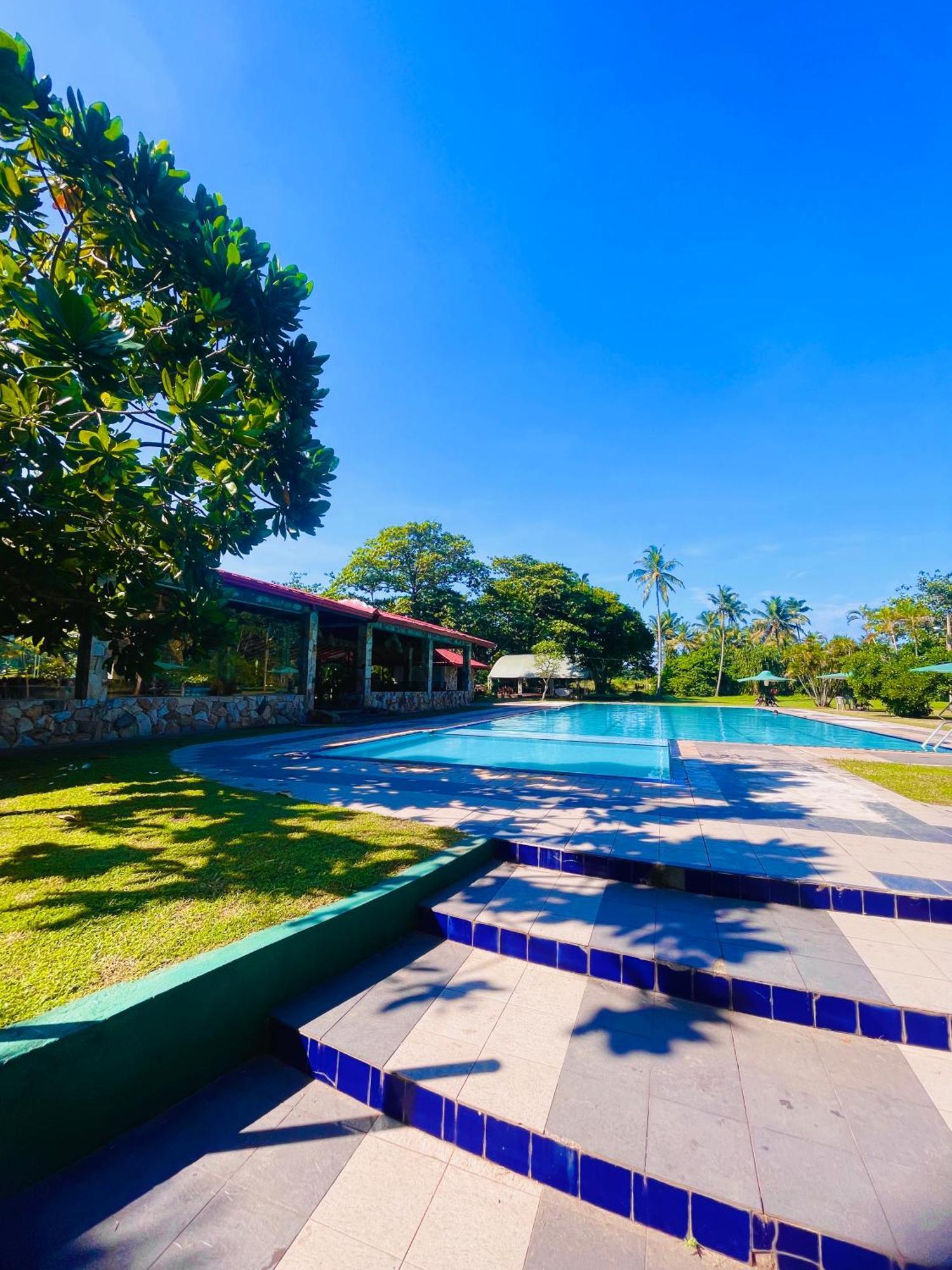River View Banquet & Resort Ваддува Екстер'єр фото