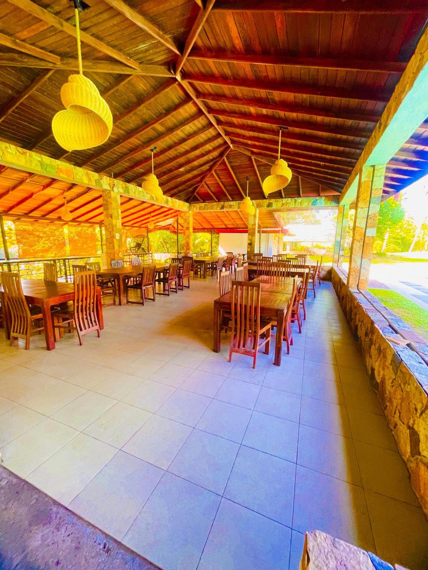 River View Banquet & Resort Ваддува Екстер'єр фото