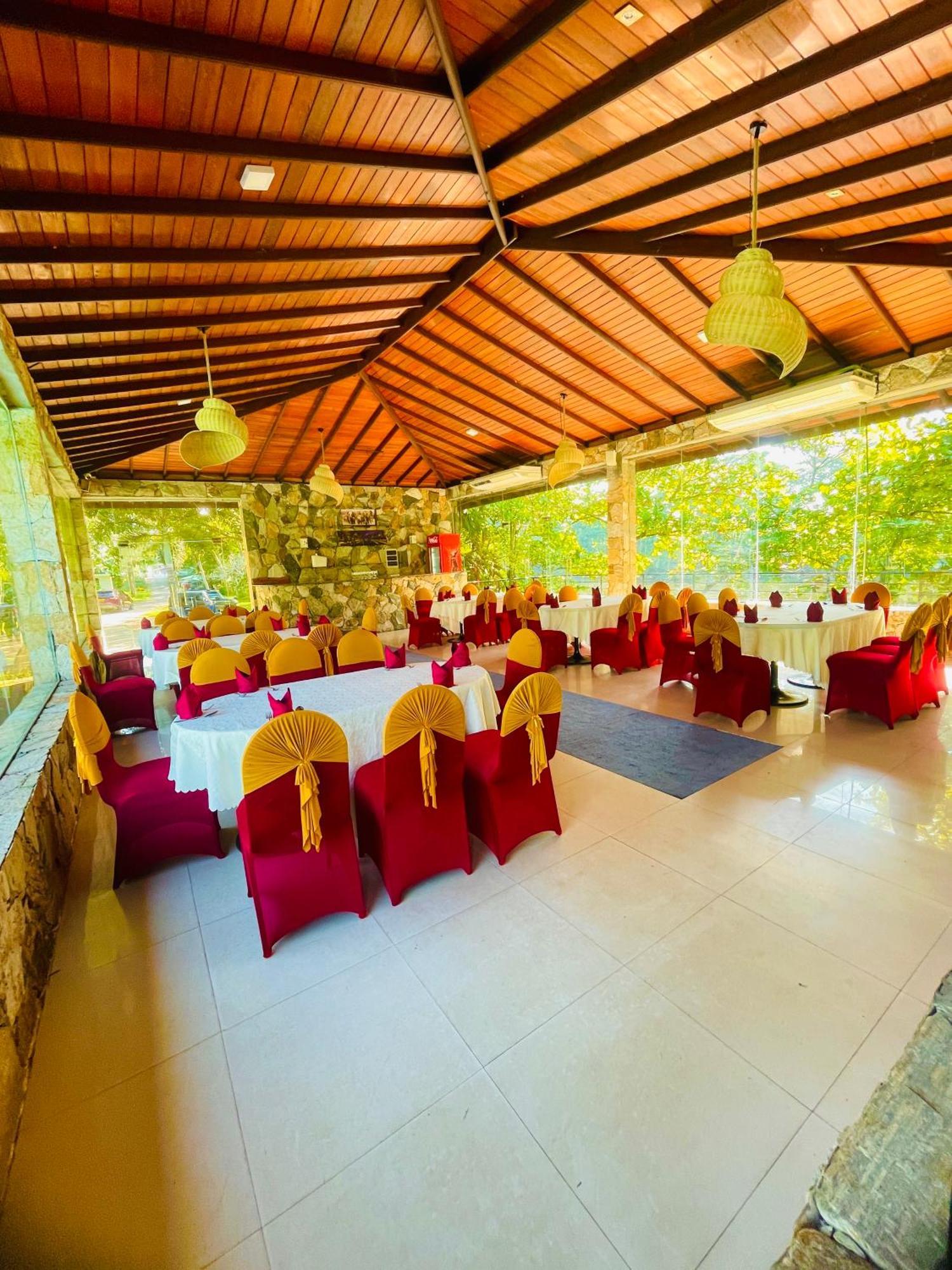River View Banquet & Resort Ваддува Екстер'єр фото