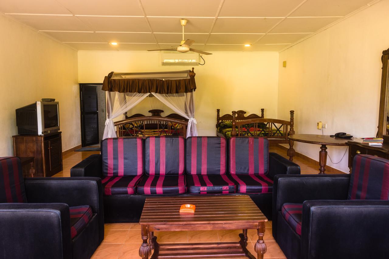 River View Banquet & Resort Ваддува Екстер'єр фото